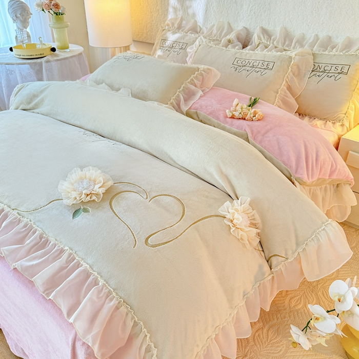 91家纺网 家纺一手货源 找家纺 苏米娜2024秋冬新款法式公主风少女心牛奶绒四件套立体贴布绣花绒蝴蝶刺绣床裙款四件套  伊甸园—嫩黄  