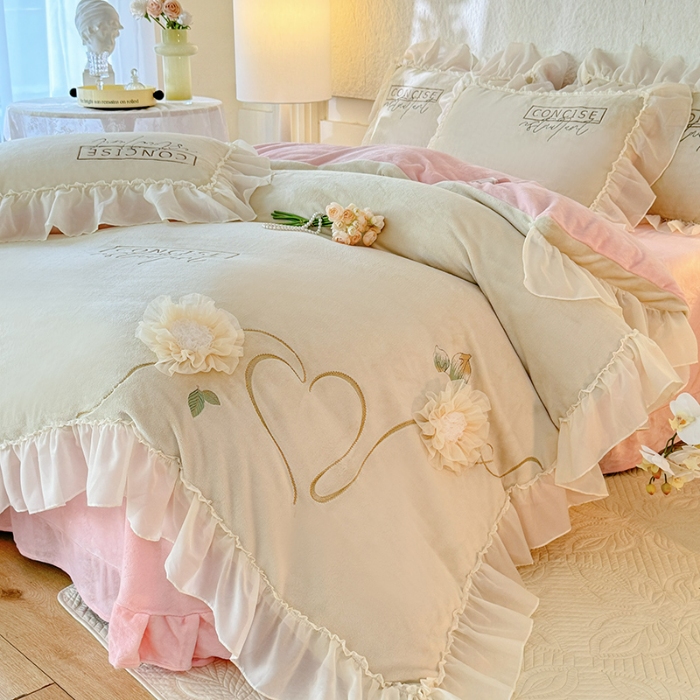 91家纺网 家纺一手货源 找家纺 苏米娜2024秋冬新款法式公主风少女心牛奶绒四件套立体贴布绣花绒蝴蝶刺绣床裙款四件套  伊甸园—嫩黄  