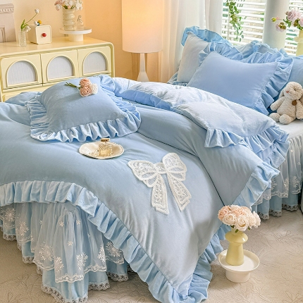 91家纺网 家纺一手货源 找家纺 （总）2025秋冬新款230g全消光牛奶绒床裙款四件套纯色蕾丝花边刺绣蕾丝床裙款床盖款法式蕾丝公主粉奶油风四件套