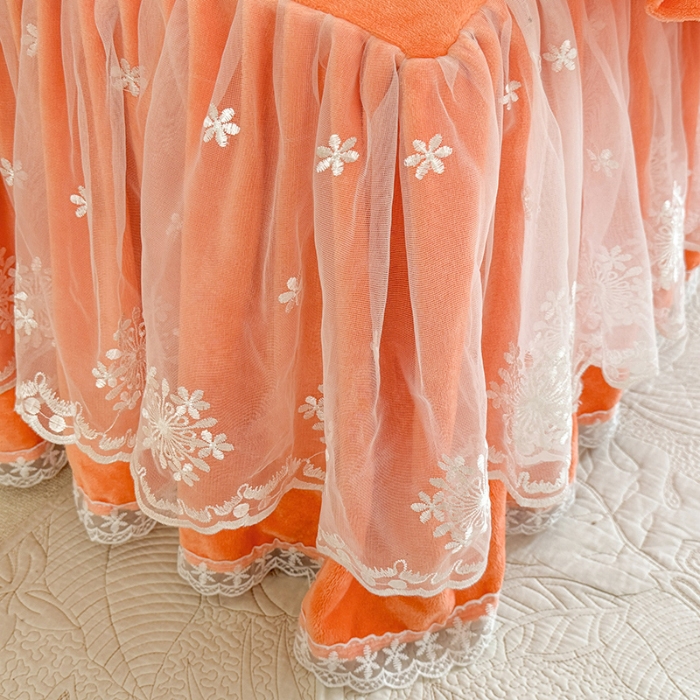 91家纺网 家纺一手货源 找家纺 2025秋冬新款230g全消光牛奶绒床裙款四件套纯色蕾丝花边刺绣蕾丝床裙款床盖款法式蕾丝公主粉奶油风四件套 甜心—艾玛橙