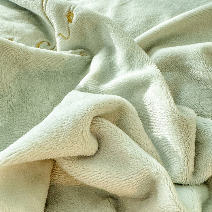 91家纺网 家纺一手货源 找家纺 漫布云2025秋冬新款230g全消光牛奶绒夹棉单床盖纯色蕾丝花边刺绣床裙款床盖法莱绒婴儿绒金貂绒床盖 甜蜜可可—新芽绿