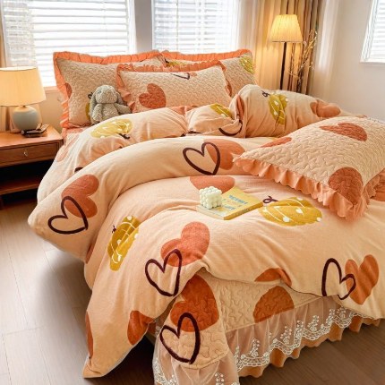 91家纺网 家纺一手货源 找家纺 2024新款牛奶绒百福床盖四件套床上牛奶绒四件套冬