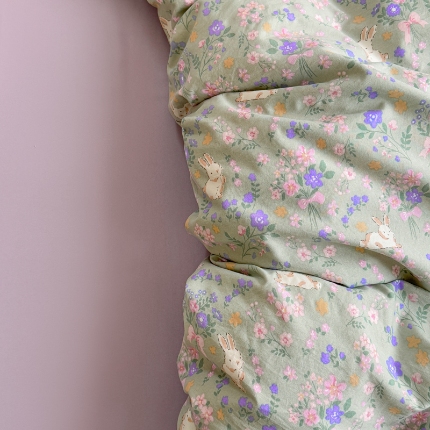 91家纺网 家纺一手货源 找家纺 温眠 2025新款亲肤柔软卡通印花水洗棉四件套 丝带飞飞兔