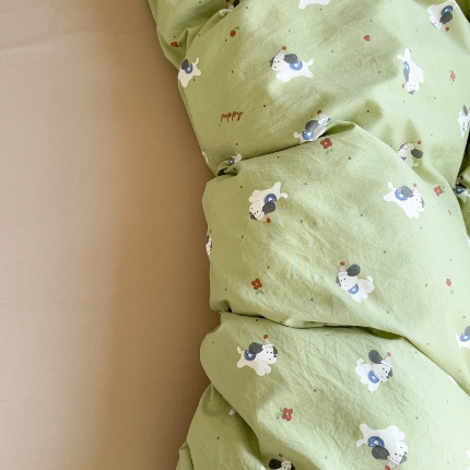 91家纺网 家纺一手货源 找家纺 温眠 2025新款亲肤柔软卡通印花水洗棉四件套 小狗百宝箱