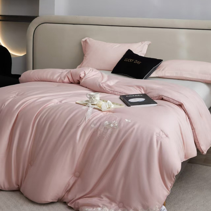 91家纺网 家纺一手货源 找家纺 2025新款蒂芙尼蚕蛹蛋白暖绒被 粉色