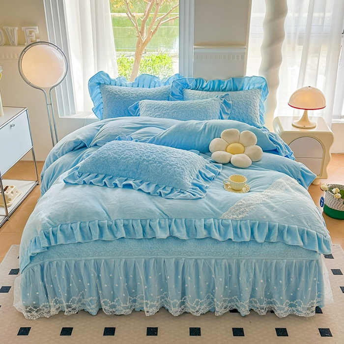 91家纺网 家纺一手货源 找家纺 2025秋冬新款220g全消光牛奶绒床盖四件套12斤重加厚婴儿绒法莱绒床裙款床盖款四件套  浪漫花语—婴儿蓝 