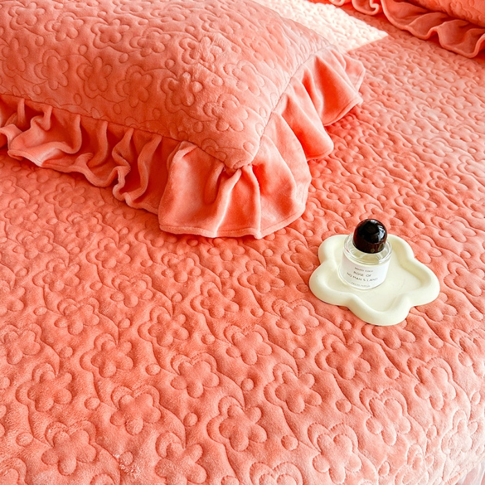 91家纺网 家纺一手货源 找家纺 2025秋冬新款220g全消光牛奶绒床盖四件套12斤重加厚婴儿绒法莱绒床裙款床盖款四件套 浪漫花语—艾玛橙 