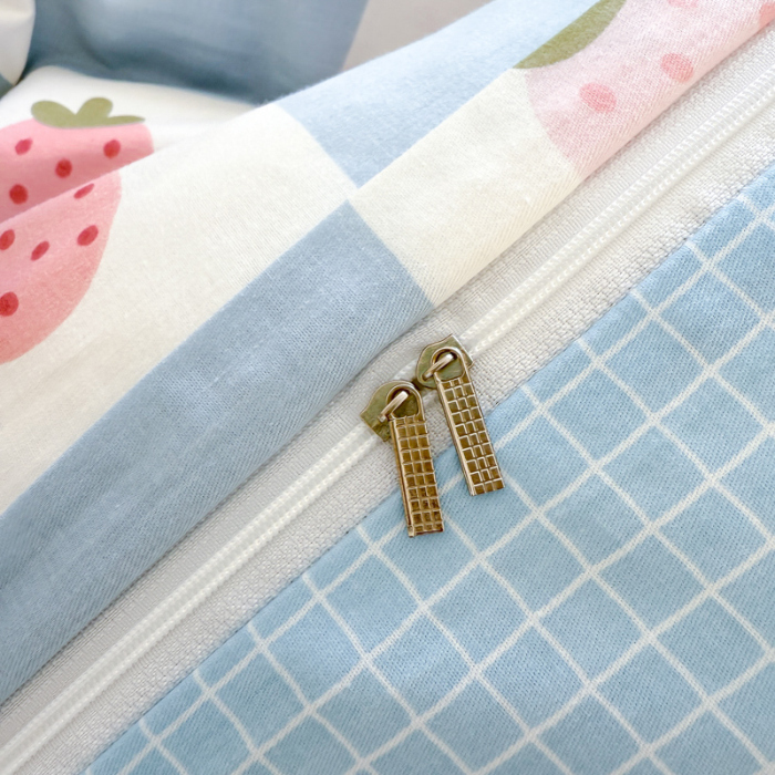 91家纺网 家纺一手货源 找家纺 帛织澜 2025新款全棉被套喷气12868系列纯棉单被套（预留缩水） 草莓小熊-兰