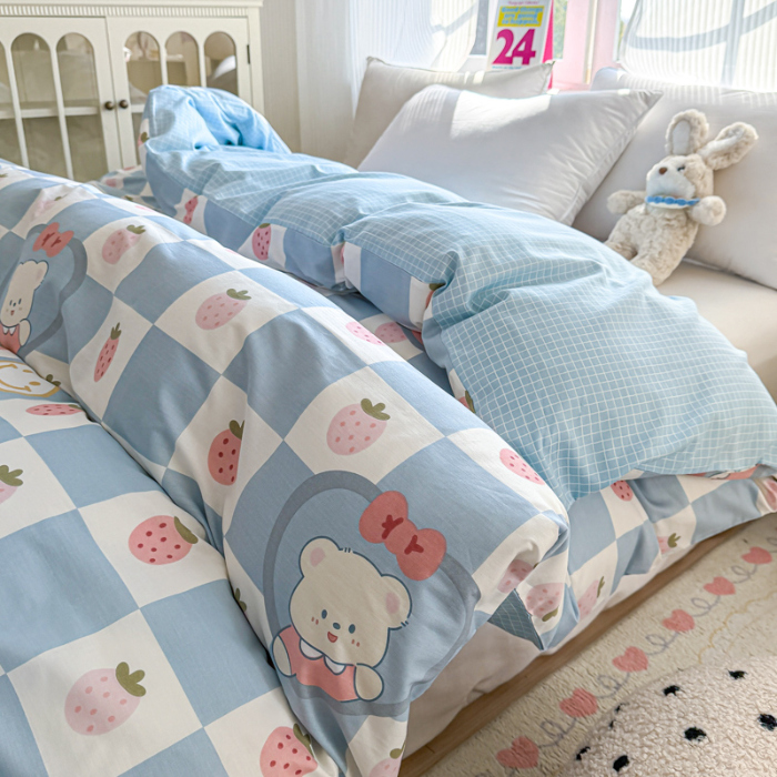 91家纺网 家纺一手货源 找家纺 帛织澜 2025新款全棉被套喷气12868系列纯棉单被套（预留缩水） 草莓小熊-兰