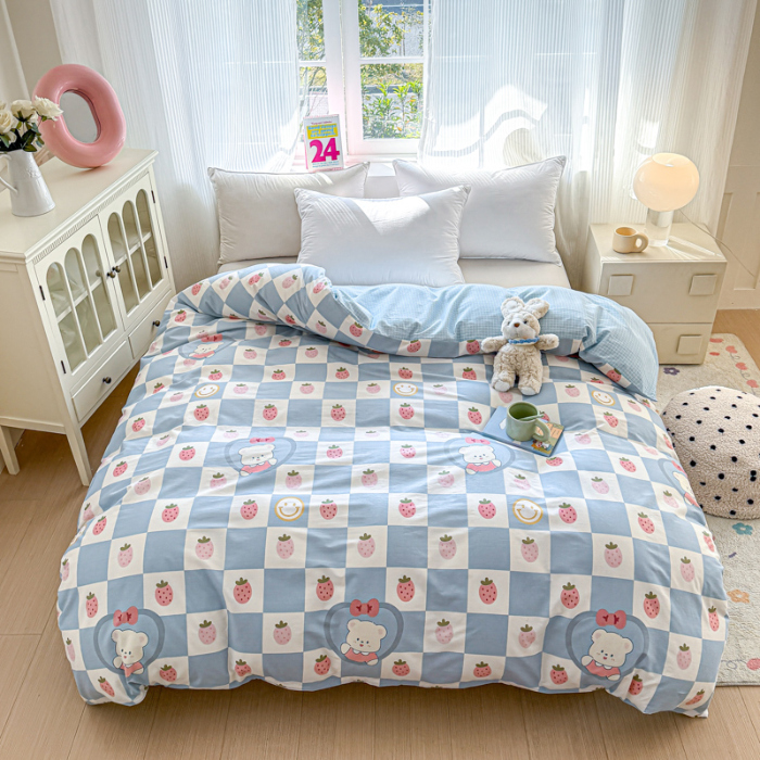 91家纺网 家纺一手货源 找家纺 帛织澜 2025新款全棉被套喷气12868系列纯棉单被套（预留缩水） 草莓小熊-兰