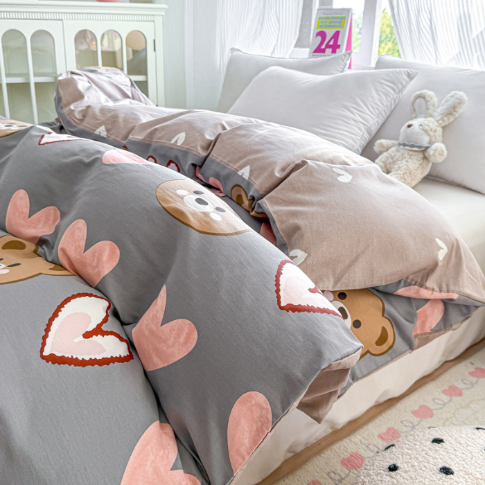 91家纺网 家纺一手货源 找家纺 帛织澜 2025新款全棉被套喷气12868系列纯棉单被套（预留缩水） 多米熊-咖AA