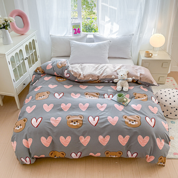 91家纺网 家纺一手货源 找家纺 帛织澜 2025新款全棉被套喷气12868系列纯棉单被套（预留缩水） 多米熊-咖AA