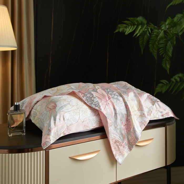 91家纺网 家纺一手货源 找家纺 黄鹂鸟 2025新款高端轻奢丝滑裸睡丝绸印花水洗真丝天丝单品枕套 百合相映