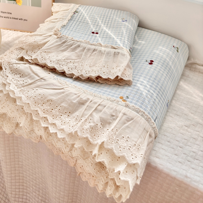 91家纺网 家纺一手货源 找家纺 2025春夏新款全棉纯棉印花法式花边床盖三件套 清甜蜜果-蓝花边床盖