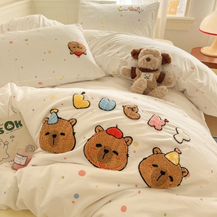 91家纺网 家纺一手货源 找家纺 （总）葡萄家 2025专版高克重超萌卡通格子双拼毛巾绣软糯糯水洗棉四件套