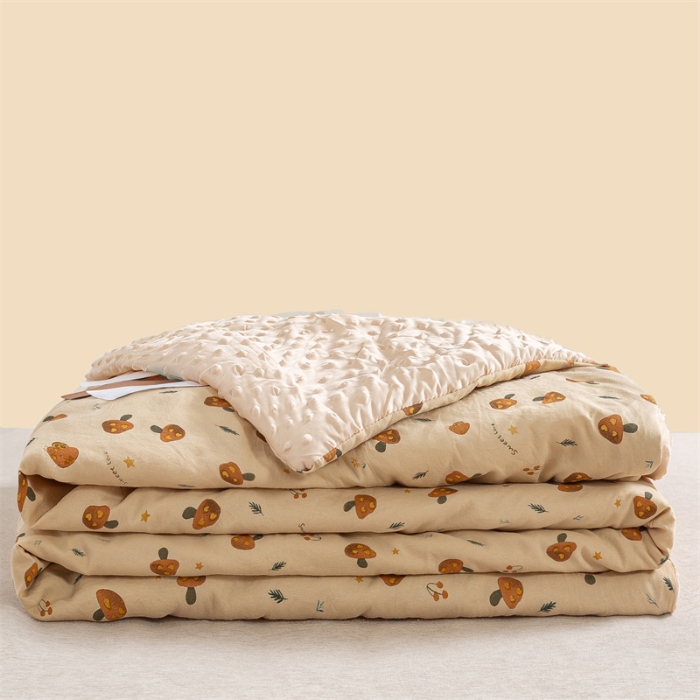 91家纺网 家纺一手货源 找家纺 米乐被业 2025新款水洗棉凉豆豆夏被 小蘑菇