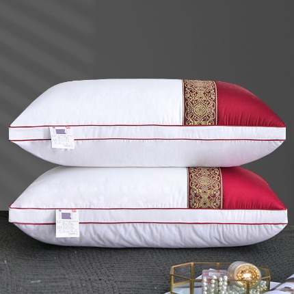 91家纺网 家纺一手货源 找家纺 兴丝露枕芯 拼色立体羽丝绒枕 拼色刺绣羽丝绒枕芯 双边立体枕