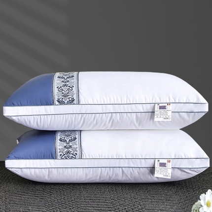 91家纺网 家纺一手货源 找家纺 兴丝露枕芯 拼色立体羽丝绒枕 拼色刺绣羽丝绒枕芯 双边立体枕