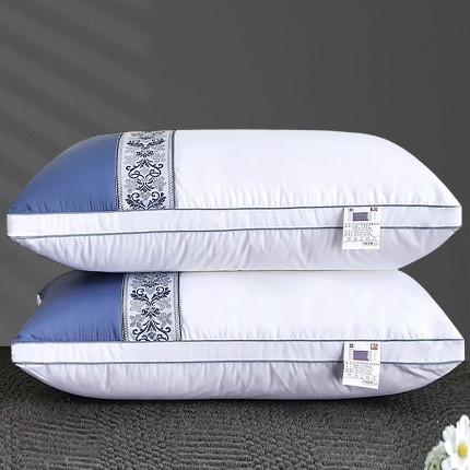 91家纺网 家纺一手货源 找家纺 兴丝露枕芯 拼色立体羽丝绒枕 拼色刺绣羽丝绒枕芯 双边立体枕