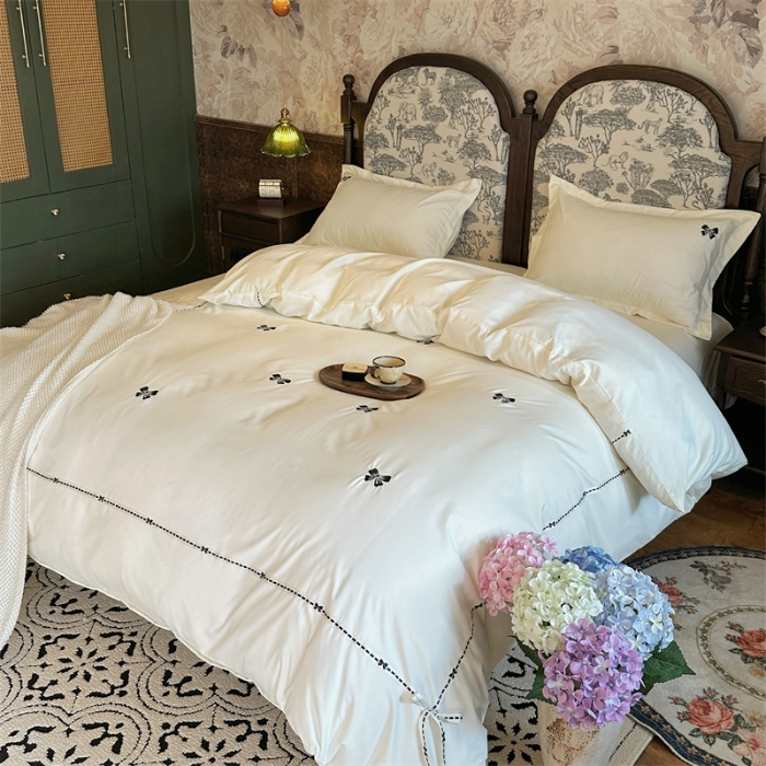 91家纺网 家纺一手货源 找家纺 （总）庭笙 2025新款小香风满版刺绣蝴蝶小清新四件套—黑巧可可