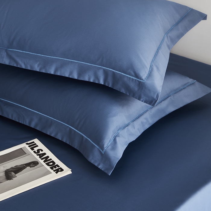 91家纺网 家纺一手货源 找家纺 2025年新款100支纯棉长绒棉全棉贡缎纯色枕套 宝石蓝