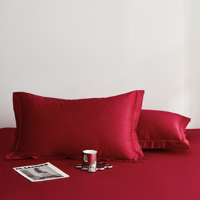91家纺网 家纺一手货源 找家纺 2025年新款100支纯棉长绒棉全棉贡缎纯色枕套 贵族红