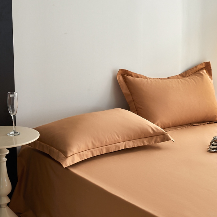 91家纺网 家纺一手货源 找家纺 2025年新款100支纯棉长绒棉全棉贡缎纯色枕套 拿铁棕