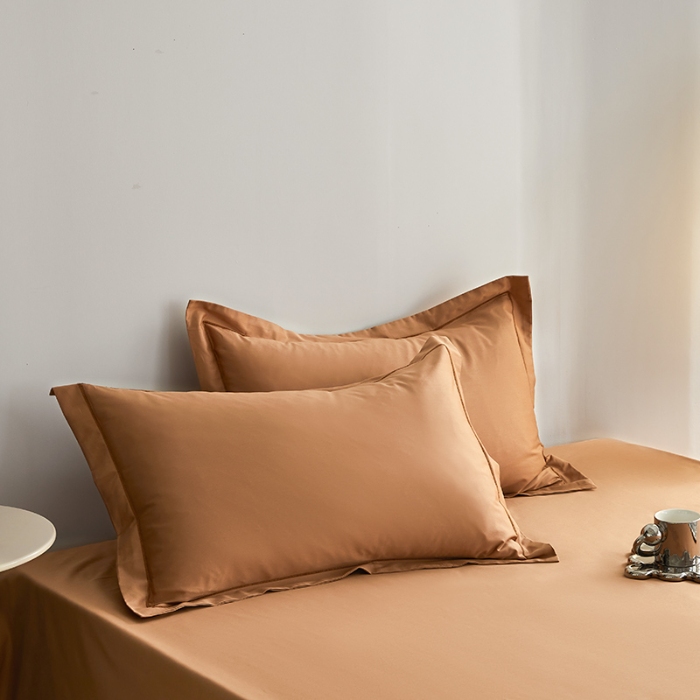 91家纺网 家纺一手货源 找家纺 2025年新款100支纯棉长绒棉全棉贡缎纯色枕套 拿铁棕