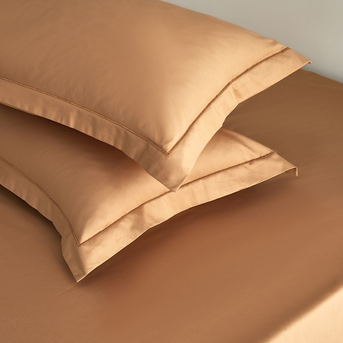 91家纺网 家纺一手货源 找家纺 2025年新款100支纯棉长绒棉全棉贡缎纯色枕套 拿铁棕