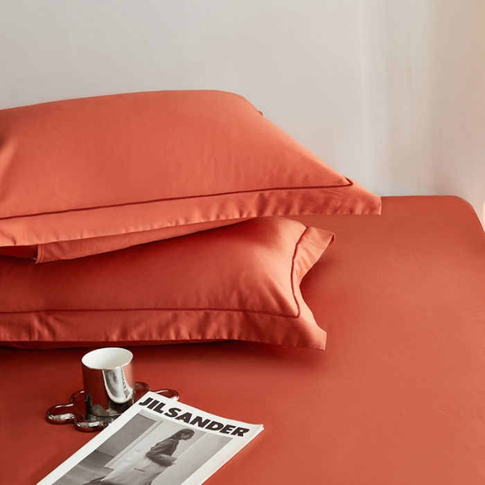 91家纺网 家纺一手货源 找家纺 2025年新款100支纯棉长绒棉全棉贡缎纯色枕套 南瓜红