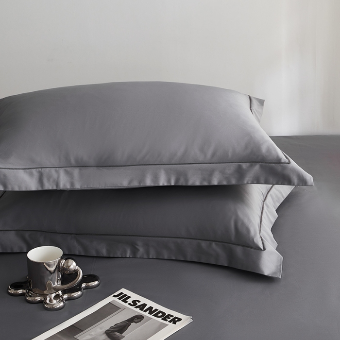 91家纺网 家纺一手货源 找家纺 2025年新款100支纯棉长绒棉全棉贡缎纯色枕套 气质灰