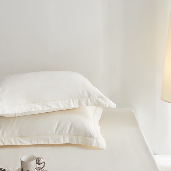 91家纺网 家纺一手货源 找家纺 2025年新款100支纯棉长绒棉全棉贡缎纯色枕套 雪月白