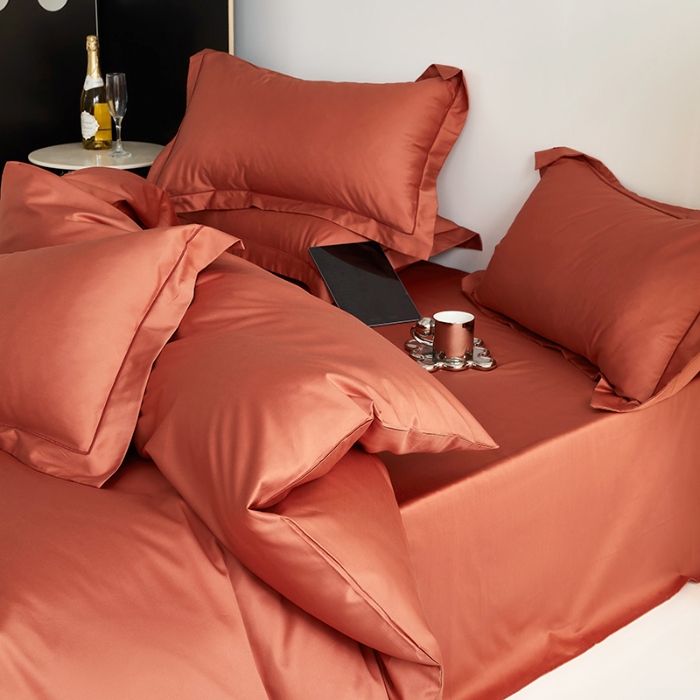 91家纺网 家纺一手货源 找家纺 2025年新款100S全棉贡缎纯色纯棉长绒棉被套单双人床 南瓜红