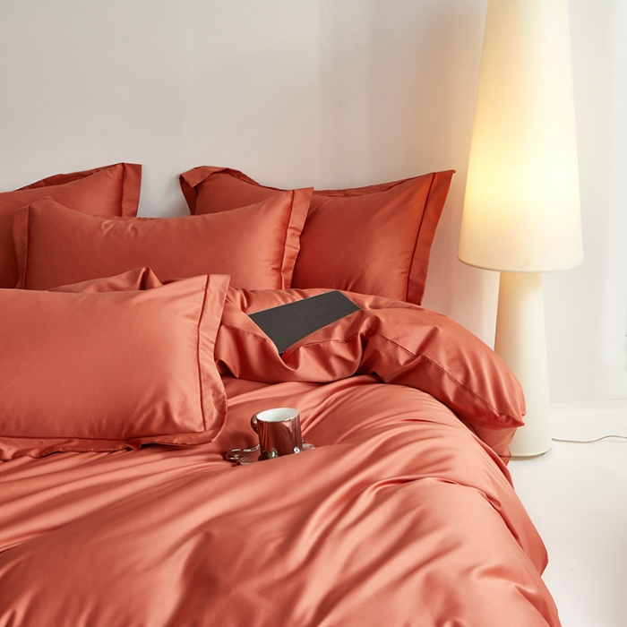 91家纺网 家纺一手货源 找家纺 2025年新款100S全棉贡缎纯色纯棉长绒棉被套单双人床 南瓜红