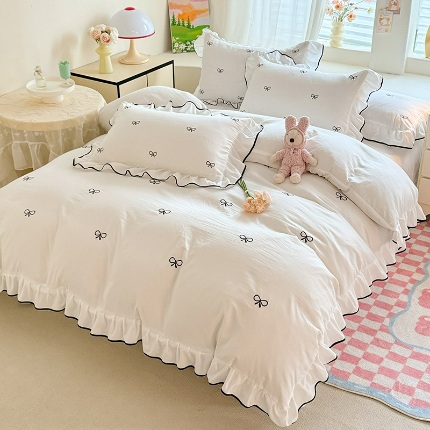 91家纺网 家纺一手货源 找家纺 （总）漫步云家纺2025春夏新品韩版花边超柔水洗棉四件套蝴蝶结刺绣全棉磨毛水洗棉麻双层纱色织水洗棉四件套