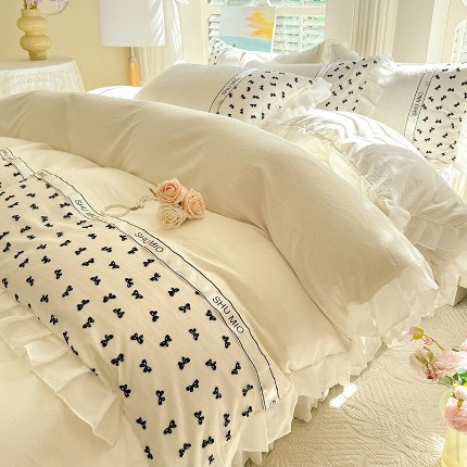 91家纺网 家纺一手货源 找家纺 （总）舒咪欧2025小清新公主风水洗棉四件套床裙款印花蕾丝花边小蝴蝶四件套