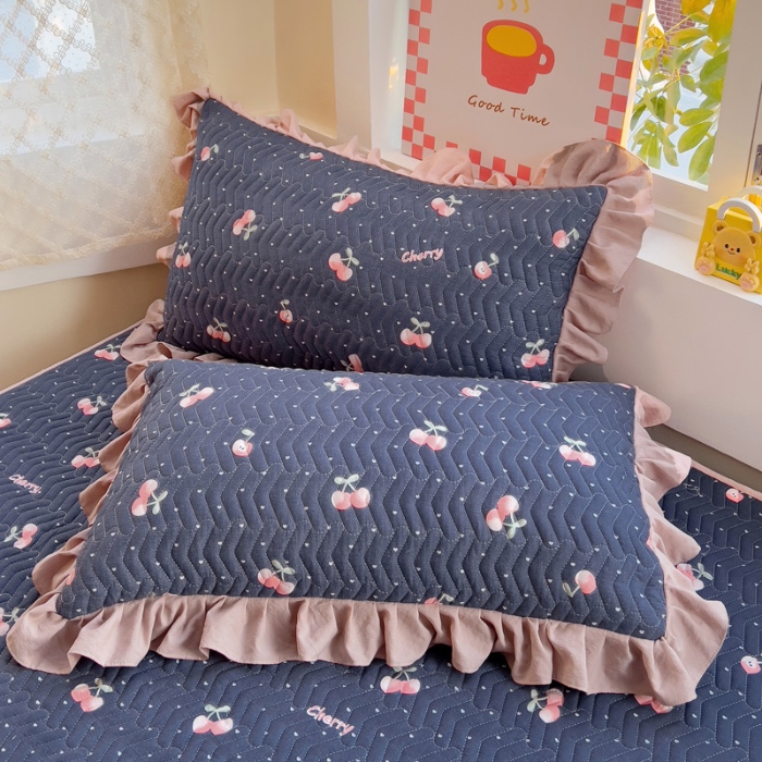 91家纺网 家纺一手货源 找家纺 纽缦家纺 2025新款云朵提花双层纱夹棉绗缝床笠 大吉大厘