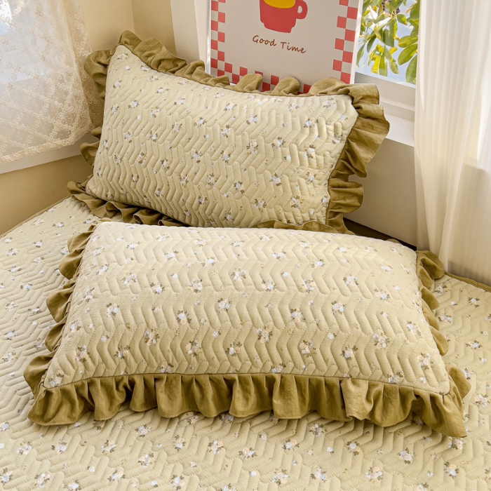 91家纺网 家纺一手货源 找家纺 纽缦家纺 2025新款云朵提花双层纱夹棉绗缝床笠 落日暮年绿