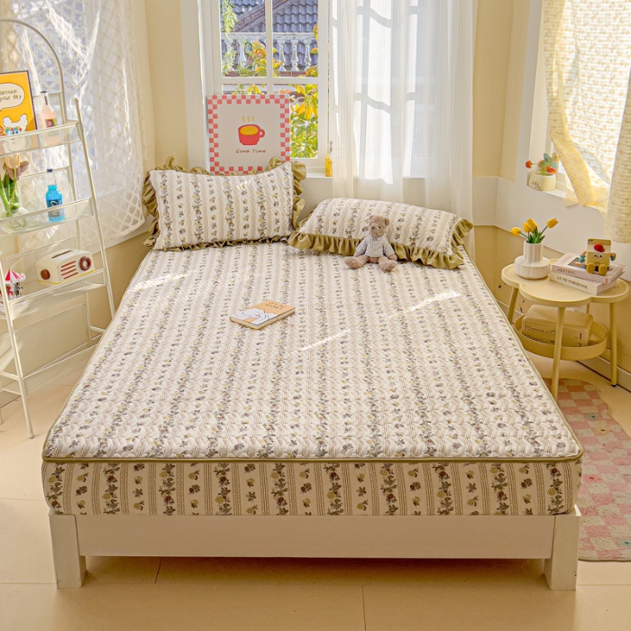 91家纺网 家纺一手货源 找家纺 纽缦家纺 2025新款云朵提花双层纱夹棉绗缝床笠 玫瑰哒