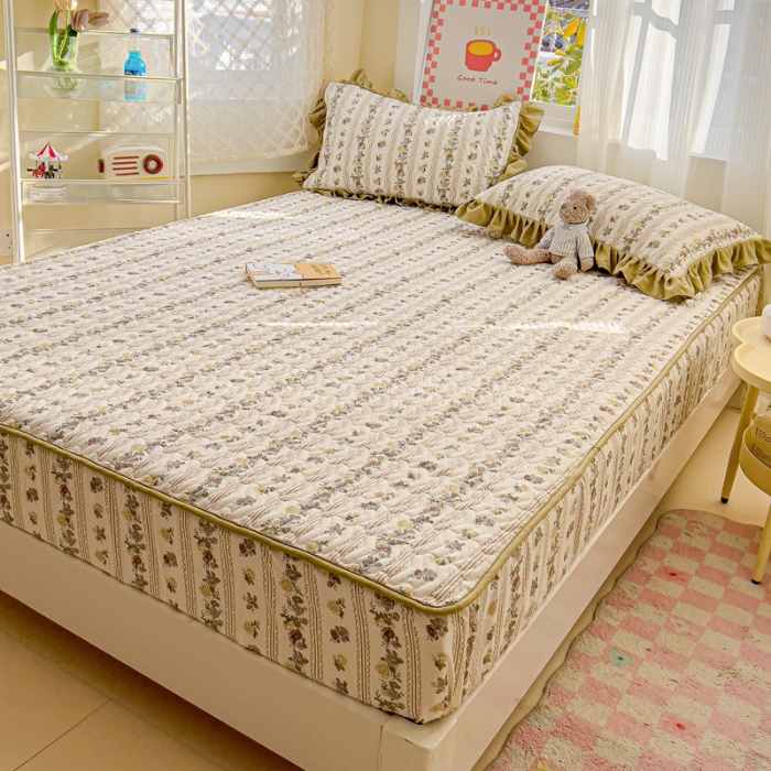 91家纺网 家纺一手货源 找家纺 纽缦家纺 2025新款云朵提花双层纱夹棉绗缝床笠 玫瑰哒