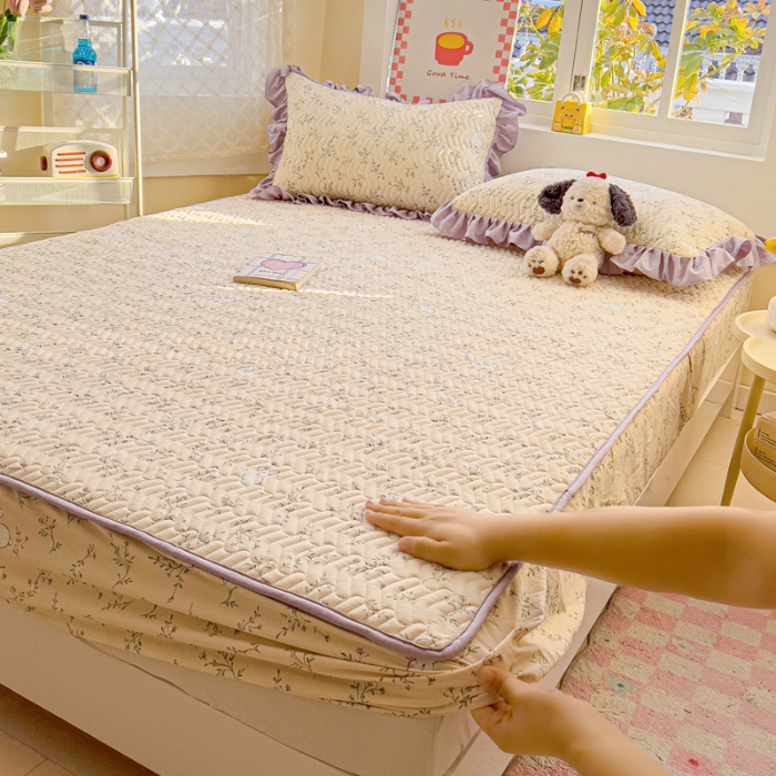 91家纺网 家纺一手货源 找家纺 纽缦家纺 2025新款云朵提花双层纱夹棉绗缝床笠 森林野园