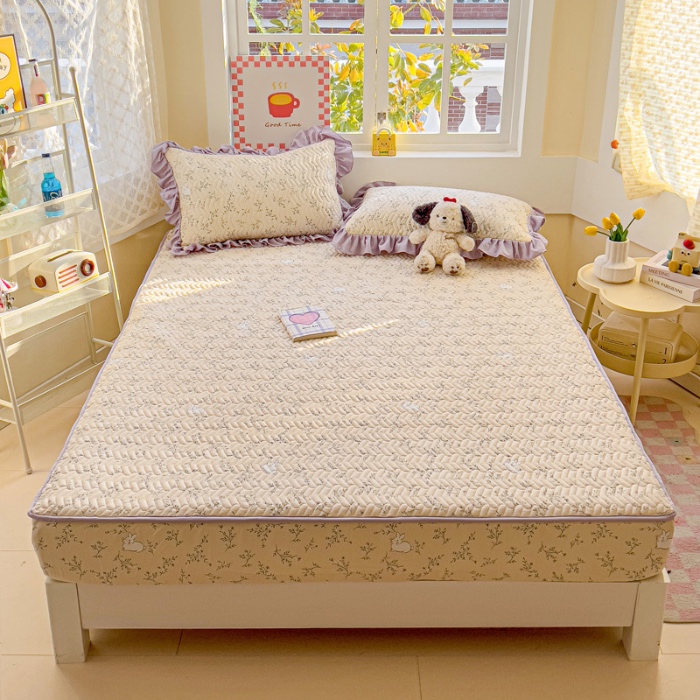 91家纺网 家纺一手货源 找家纺 纽缦家纺 2025新款云朵提花双层纱夹棉绗缝床笠 森林野园