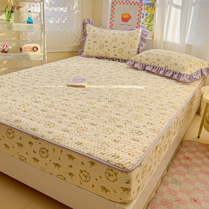 91家纺网 家纺一手货源 找家纺 纽缦家纺 2025新款云朵提花双层纱夹棉绗缝床笠 兔子的欢喜