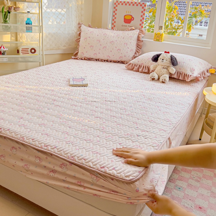 91家纺网 家纺一手货源 找家纺 纽缦家纺 2025新款云朵提花双层纱夹棉绗缝床笠 小鸥鸥