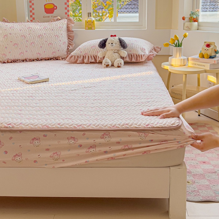 91家纺网 家纺一手货源 找家纺 纽缦家纺 2025新款云朵提花双层纱夹棉绗缝床笠 小鸥鸥