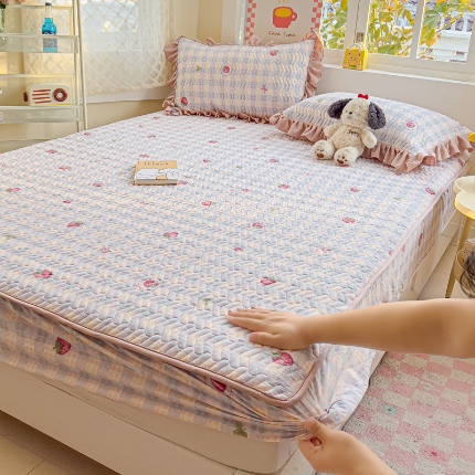 纽缦家纺 2025新款云朵提花双层纱夹棉绗缝床笠 有草莓的地方