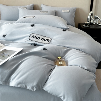 91家纺网 家纺一手货源 找家纺 （总）经年 2025新款高克重亲肤棉刺绣四件套-缪斯