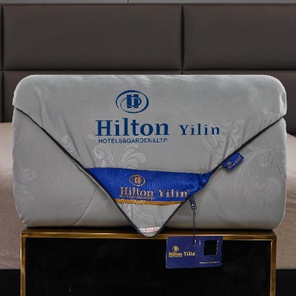 91家纺网 家纺一手货源 找家纺 2025新款化纤被磨毛压花夏凉被春秋被冬被