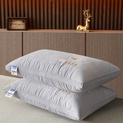 91家纺网 家纺一手货源 找家纺 兴丝露枕芯 大豆蛋白纤维枕 绣花枕 羽丝枕 立体枕 双边枕