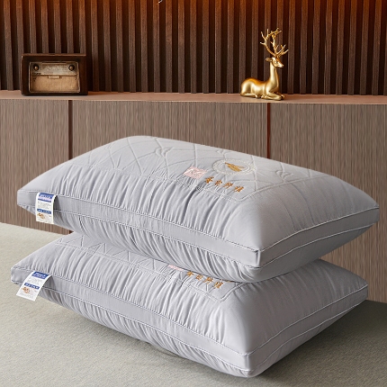 91家纺网 家纺一手货源 找家纺 兴丝露枕芯 大豆蛋白纤维枕 绣花枕 羽丝枕 立体枕 双边枕